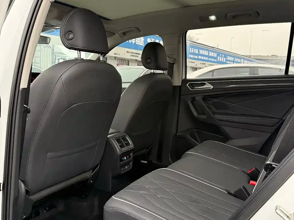 Volkswagen Tiguan L 2023 из CN, фото 3