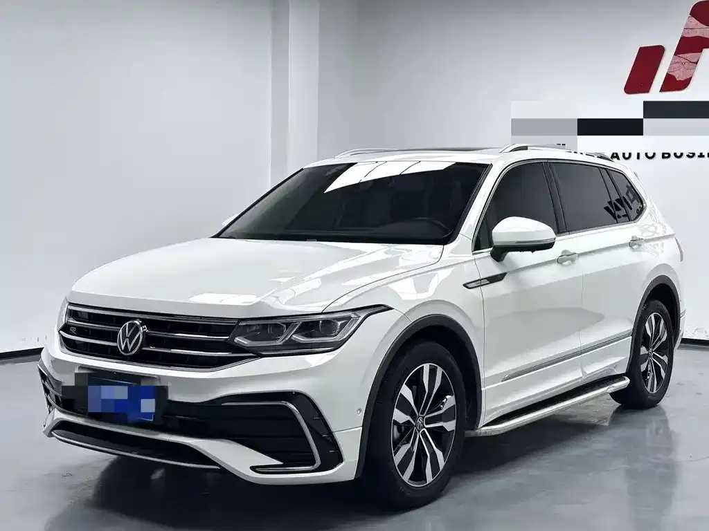 Volkswagen Tiguan L — фото 1