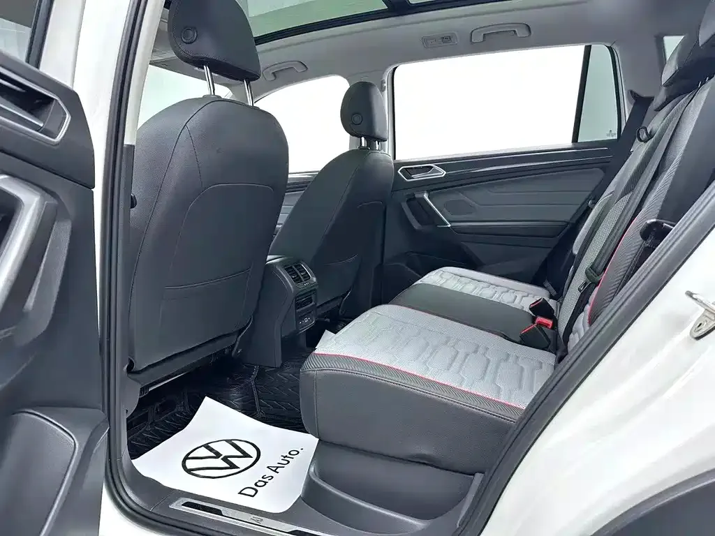 Volkswagen Tiguan L — фото 2