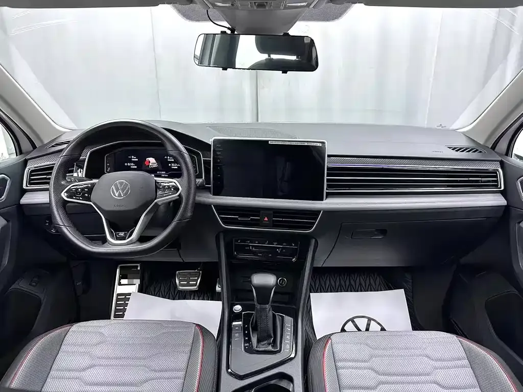 Volkswagen Tiguan L — фото 8