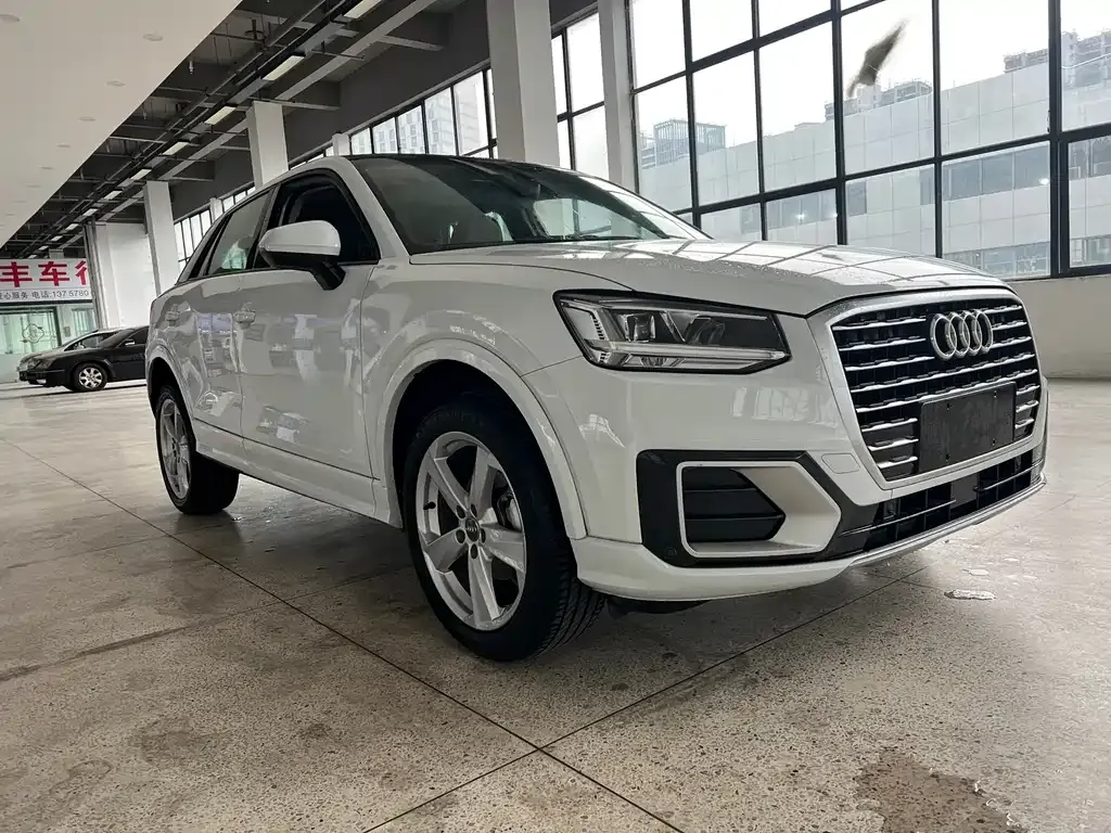 Audi Q2L — фото 10