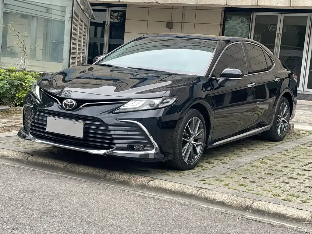 Toyota Camry 2023 из CN, фото 1