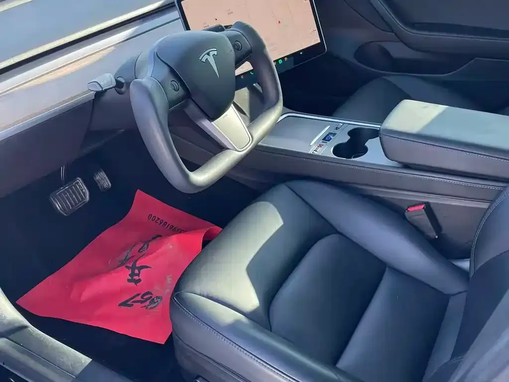 Tesla Model 3 — фото 4
