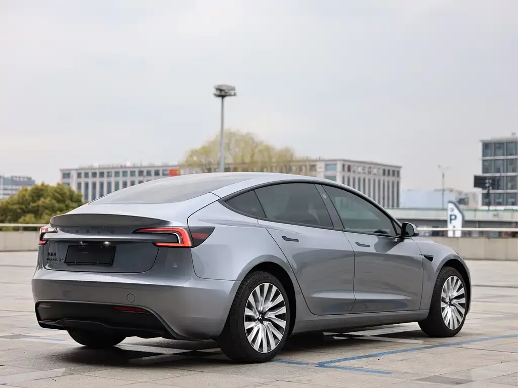 Tesla Model 3 — фото 4