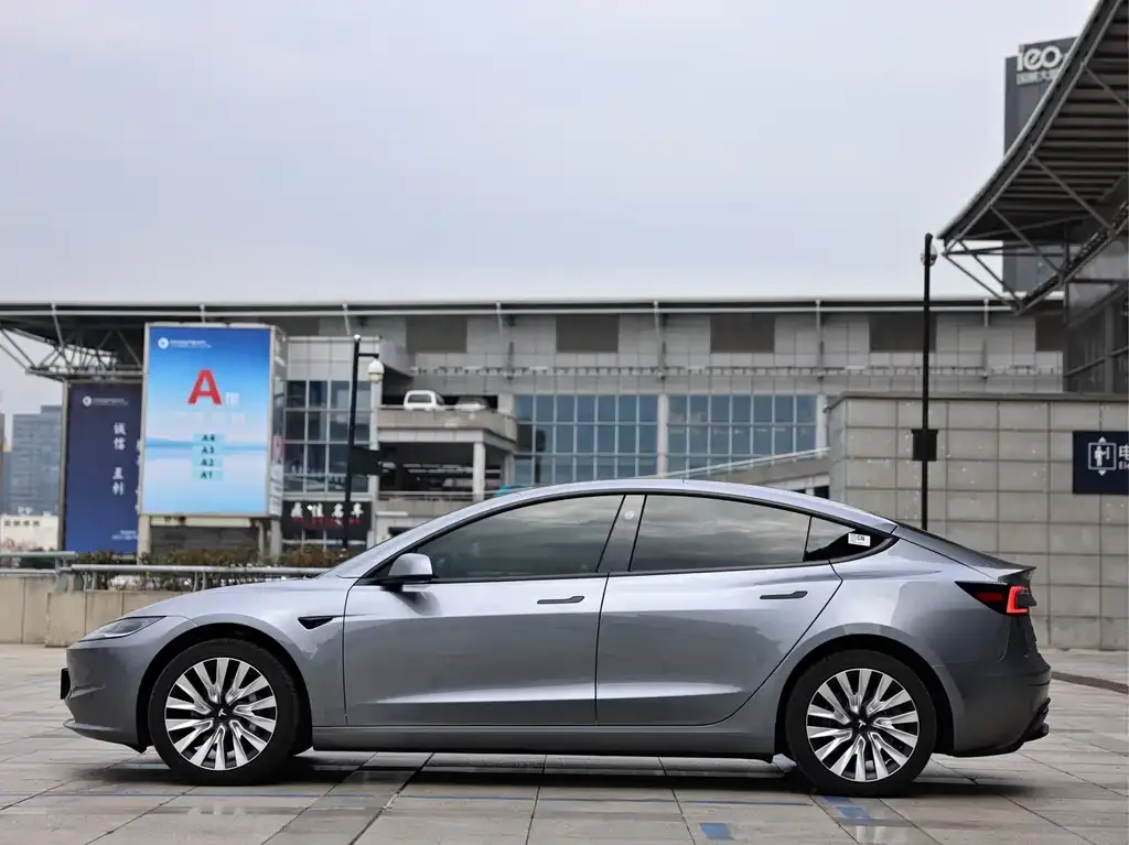 Tesla Model 3 — фото 10
