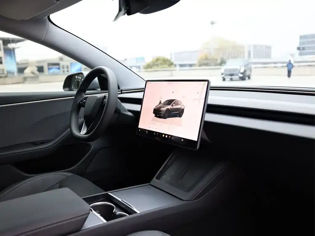 Tesla Model 3 — фото 3