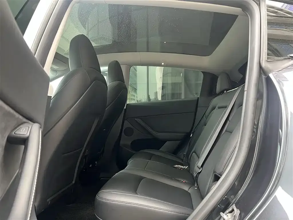Tesla Model Y 2024 из CN, фото 3