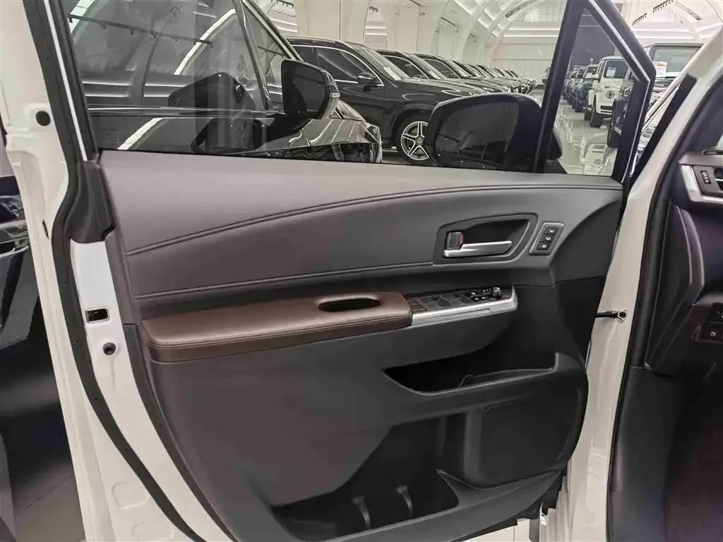 Toyota Granvia 2026 из CN, фото 2
