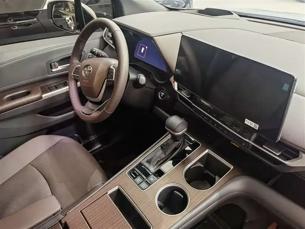 Toyota Granvia 2026 из CN, фото 7
