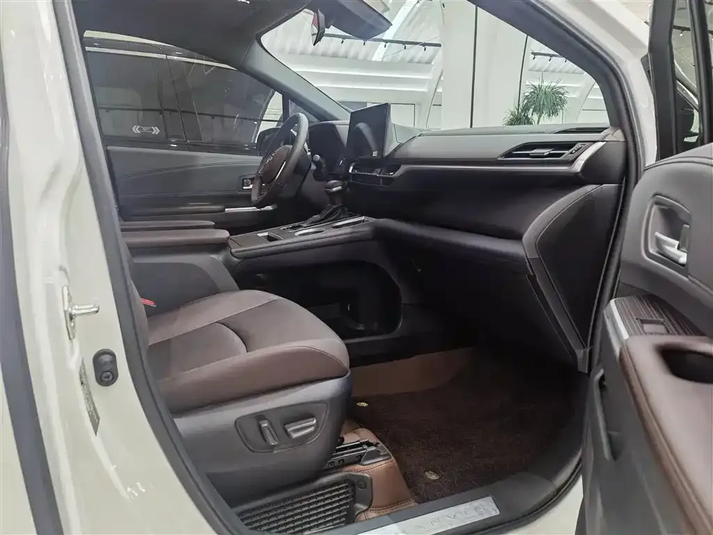 Toyota Granvia 2026 из CN, фото 8