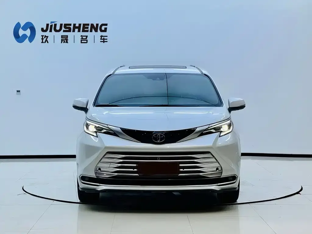 Toyota Sienna 2023 из CN, фото 2