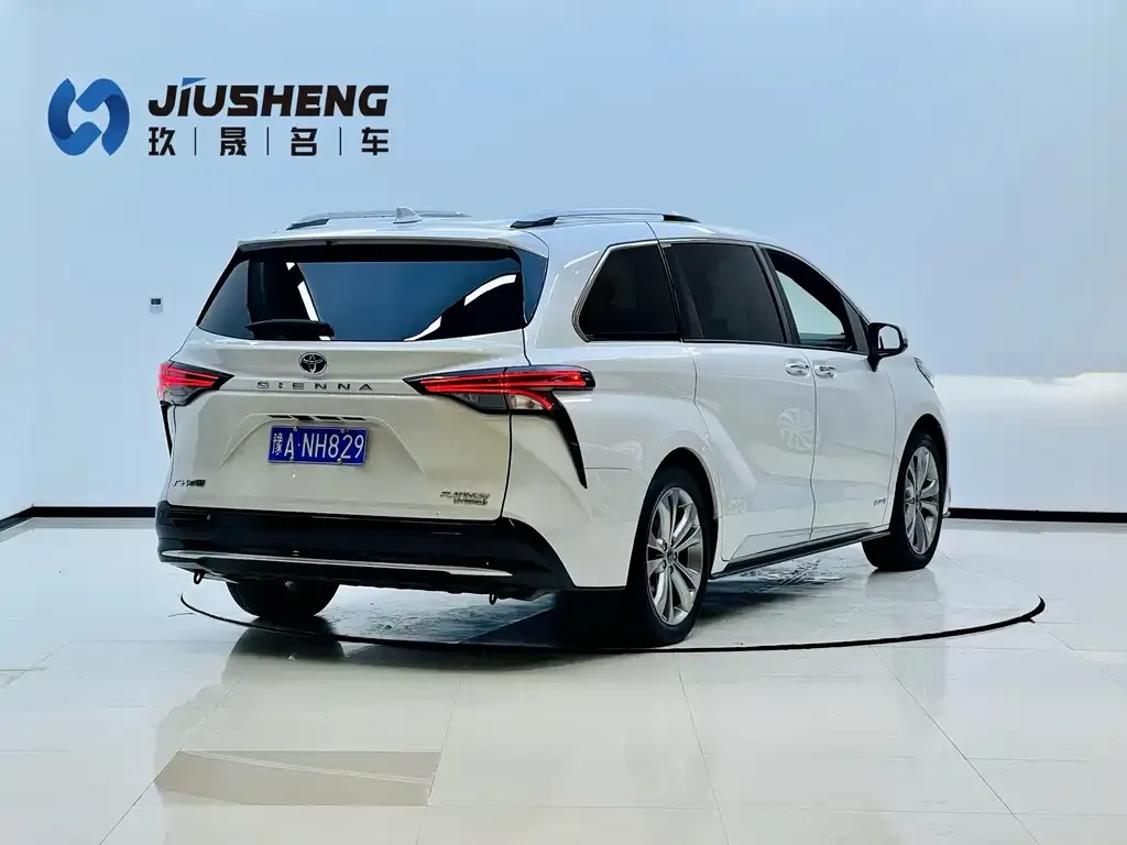 Toyota Sienna 2023 из CN, фото 4