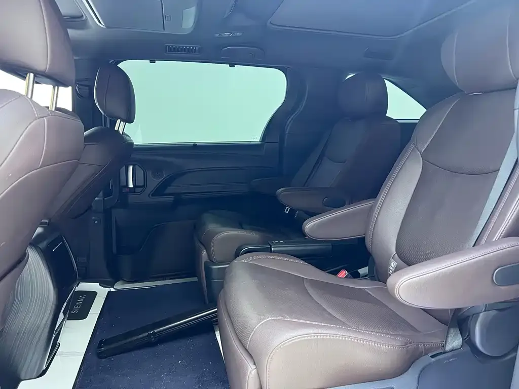 Toyota Sienna 2023 из CN, фото 6