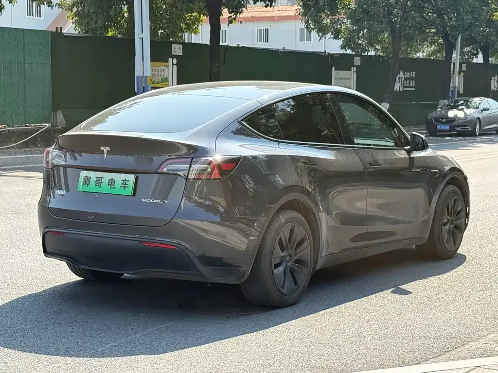 Tesla Model Y 2024 из CN, фото 3