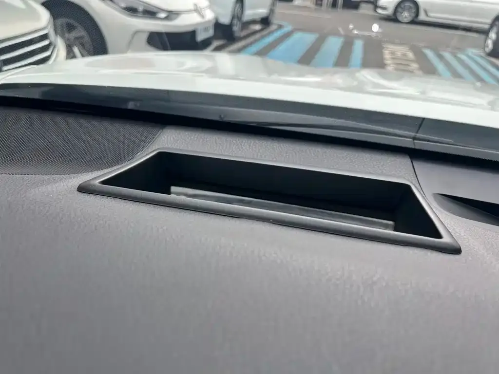 Toyota Camry 2023 из CN, фото 3