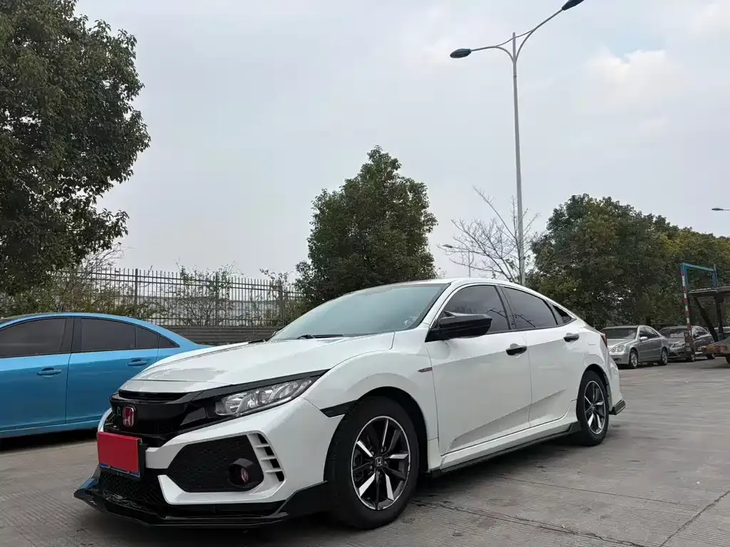 Honda Civic — фото 1