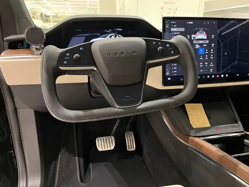 Tesla Model X — фото 3