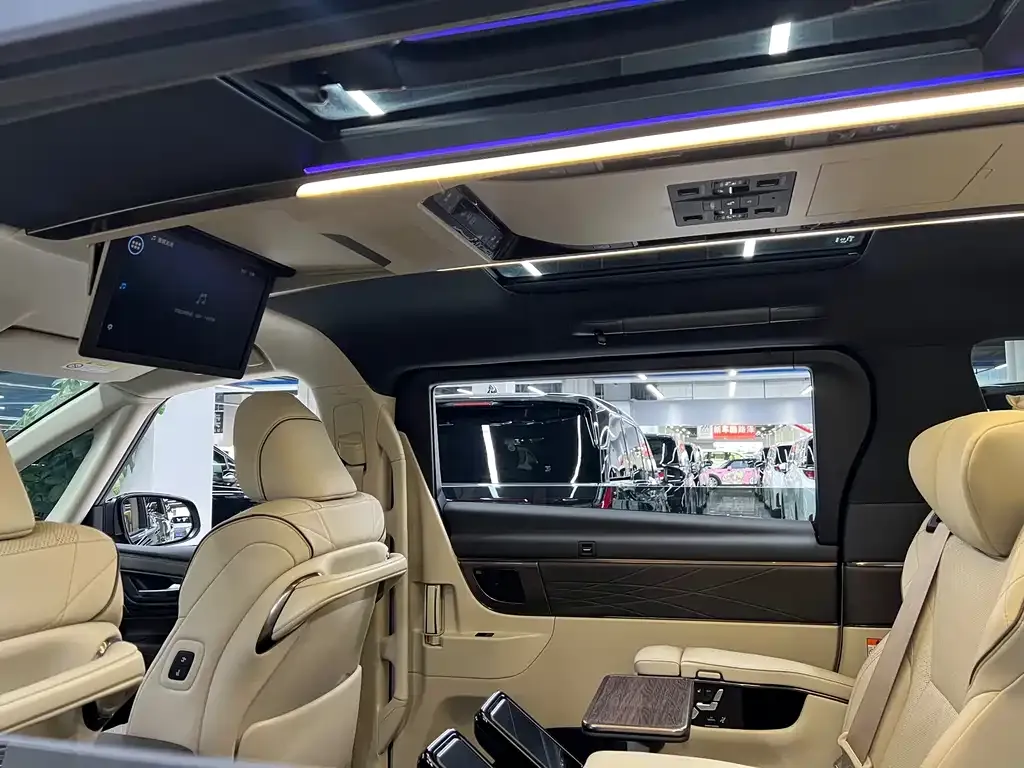 Toyota Vellfire 2023 из CN, фото 4