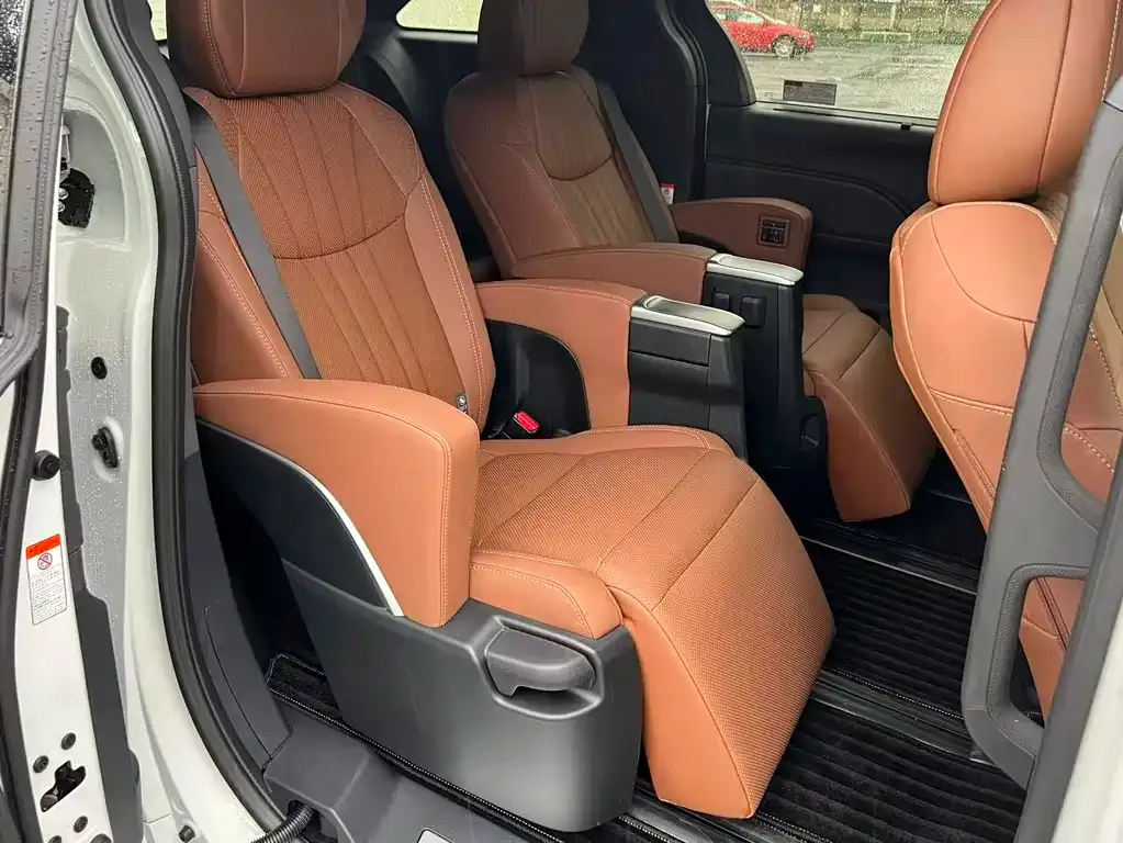 Toyota Granvia 2026 из CN, фото 7