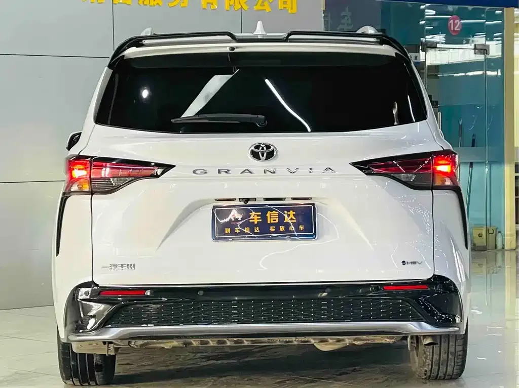 Toyota Granvia 2025 из CN, фото 8