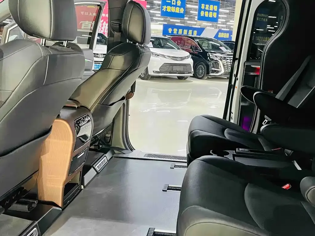 Toyota Granvia 2025 из CN, фото 10