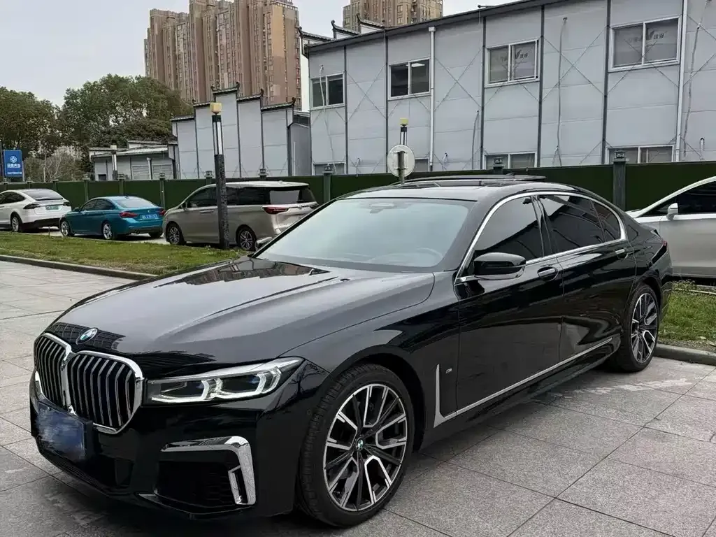 BMW 7 Series 2022 из CN, фото 1