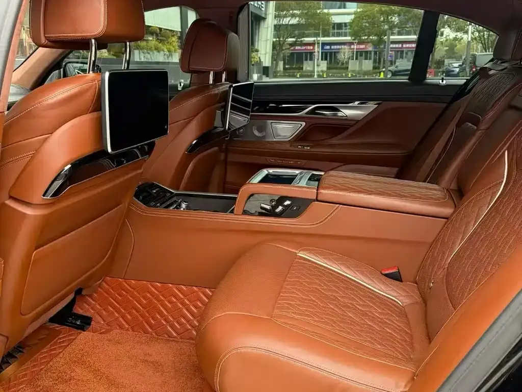 BMW 7 Series 2022 из CN, фото 2