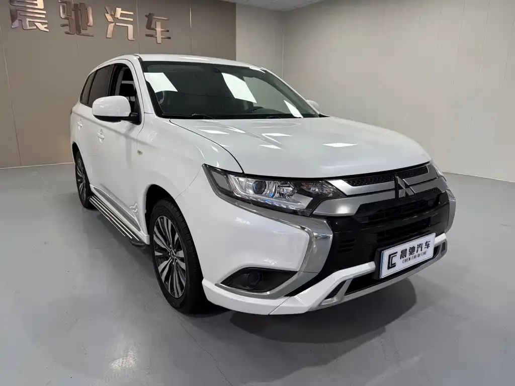 Mitsubishi Outlander — фото 2