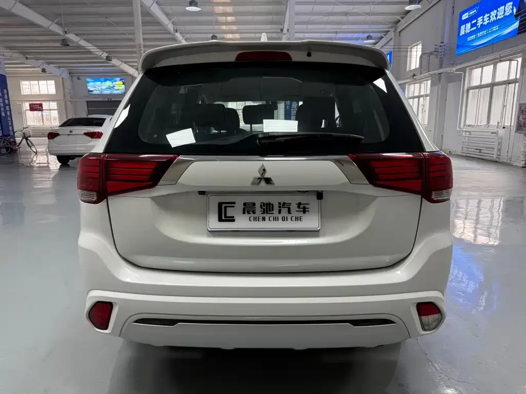 Mitsubishi Outlander — фото 9
