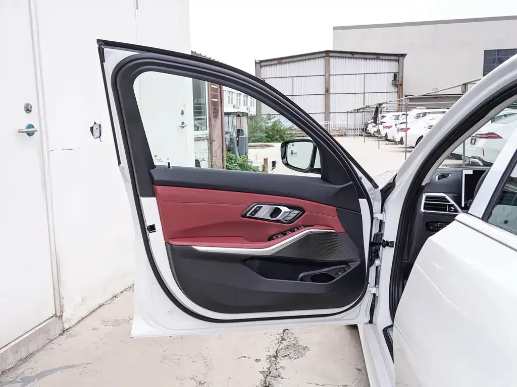 BMW 3 Series 2025 из CN, фото 2
