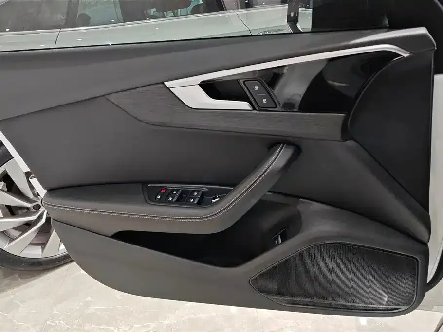 Audi A4L 2023 из CN, фото 9