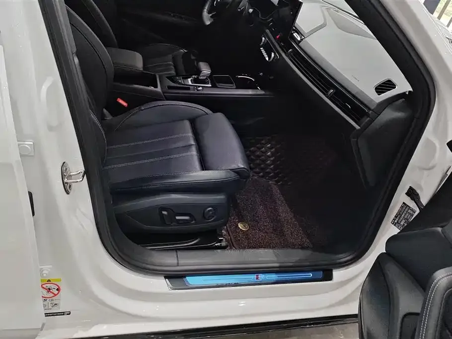 Audi A4L 2023 из CN, фото 3