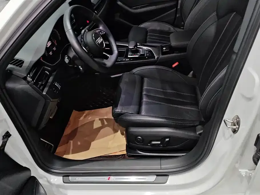 Audi A4L 2023 из CN, фото 8