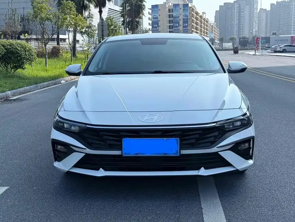 Hyundai Elantra — фото 9