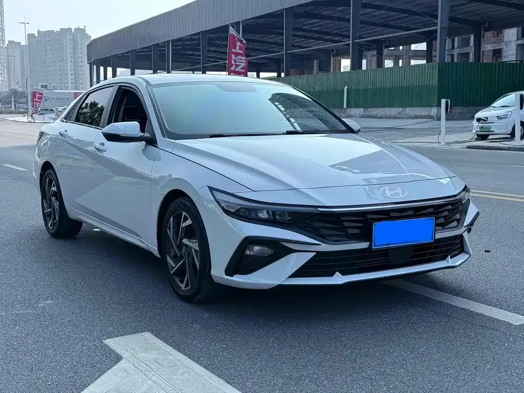 Hyundai Elantra — фото 8