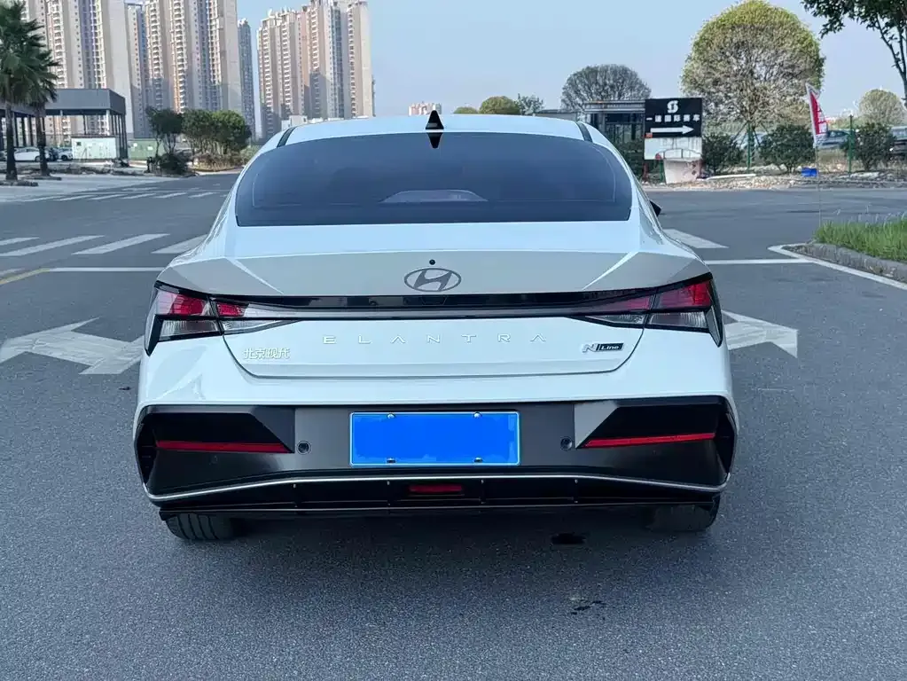 Hyundai Elantra — фото 7