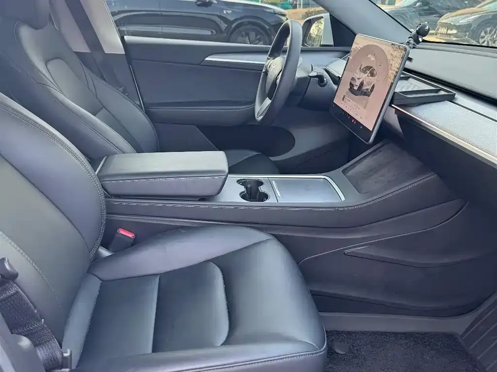 Tesla Model Y — фото 2