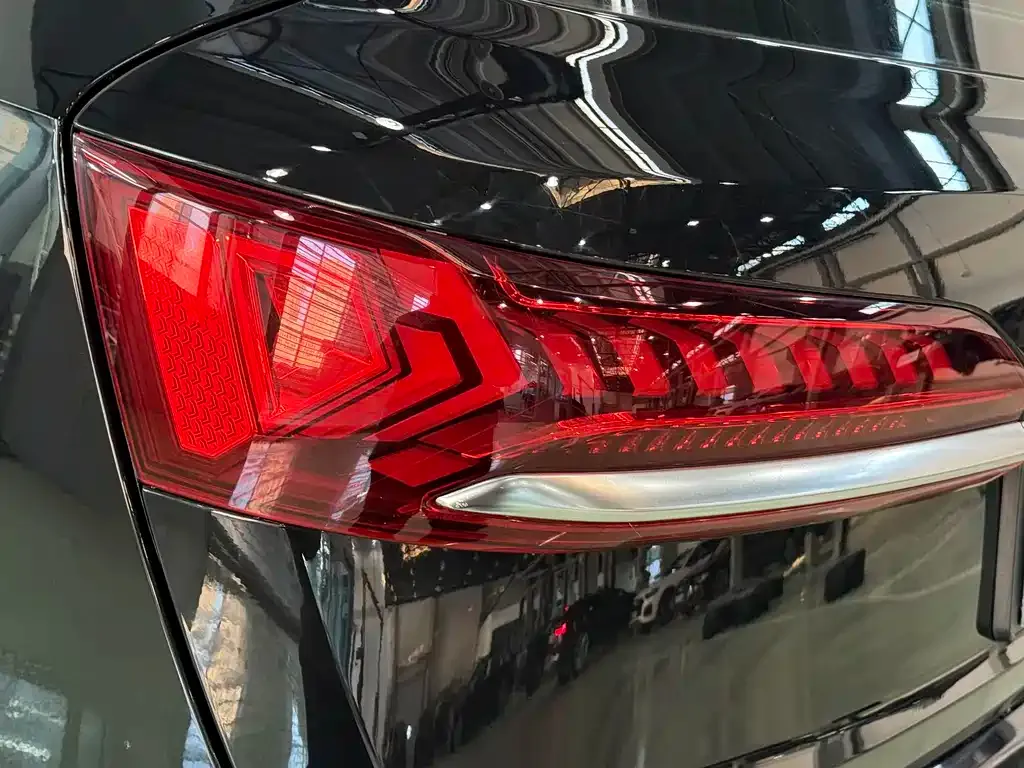 Audi Q7 2023 из CN, фото 7