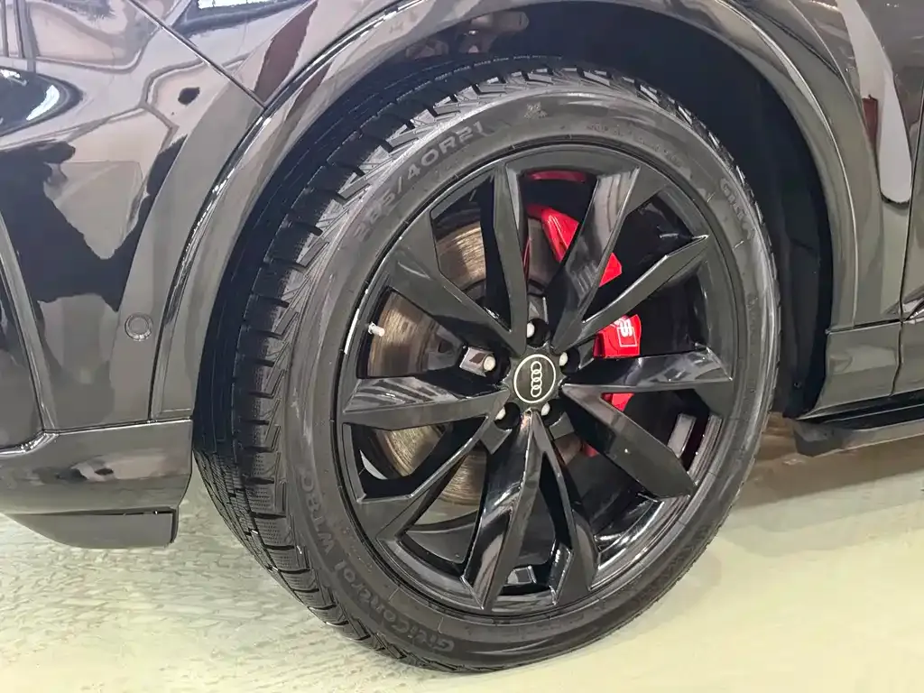 Audi Q7 2023 из CN, фото 9