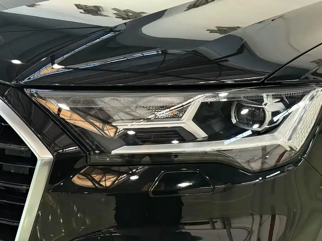 Audi Q7 2023 из CN, фото 10