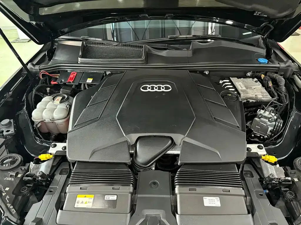 Audi Q7 2023 из CN, фото 5