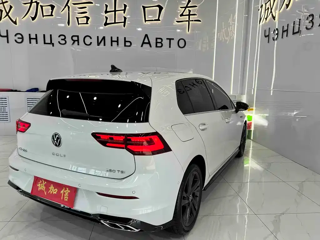 Volkswagen Golf 2023 из CN, фото 10