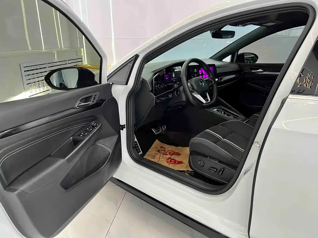 Volkswagen Golf 2023 из CN, фото 7