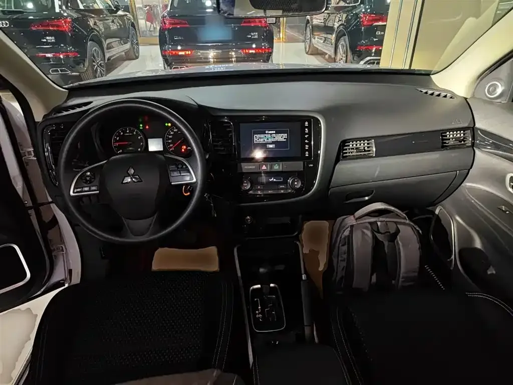 Mitsubishi Outlander — фото 9