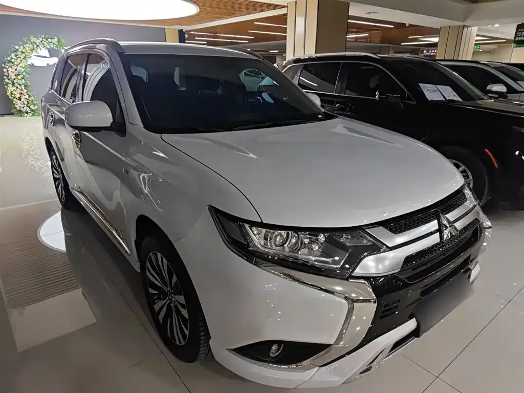 Mitsubishi Outlander — фото 7