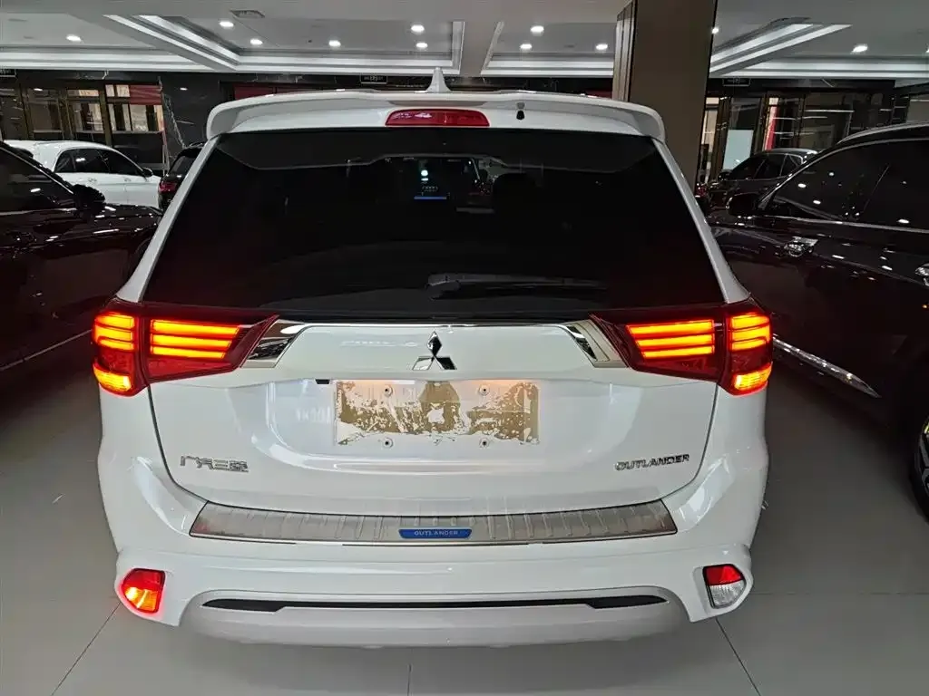 Mitsubishi Outlander — фото 2