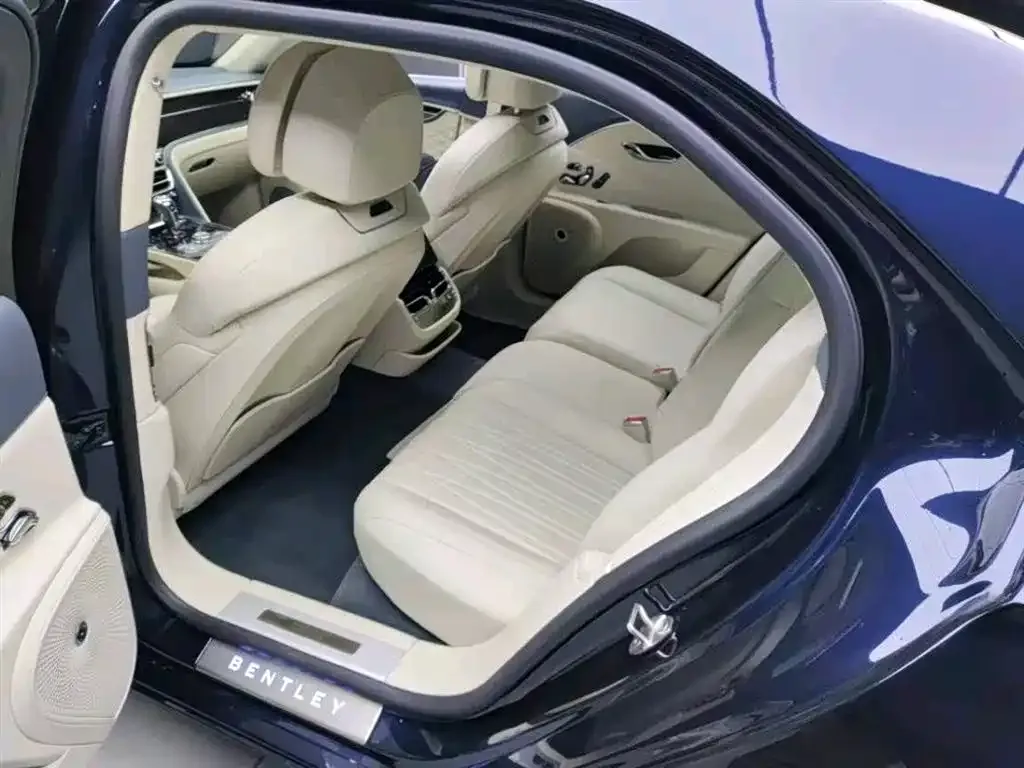 Bentley Flying Spur 2023 из CN, фото 10