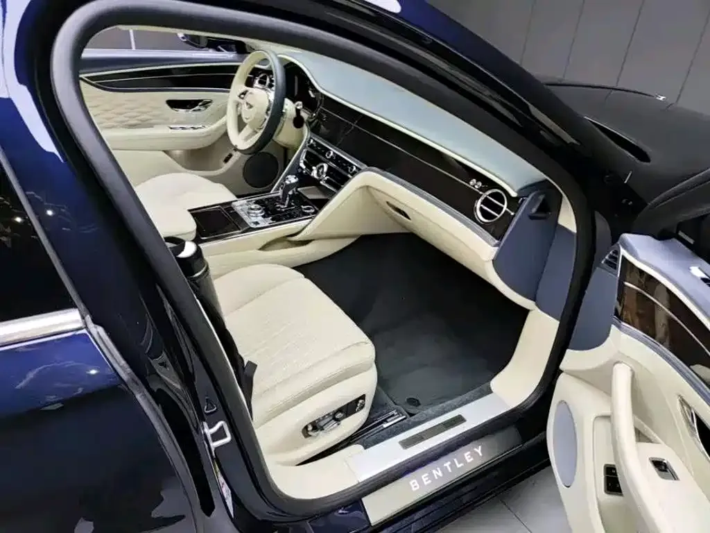 Bentley Flying Spur 2023 из CN, фото 6