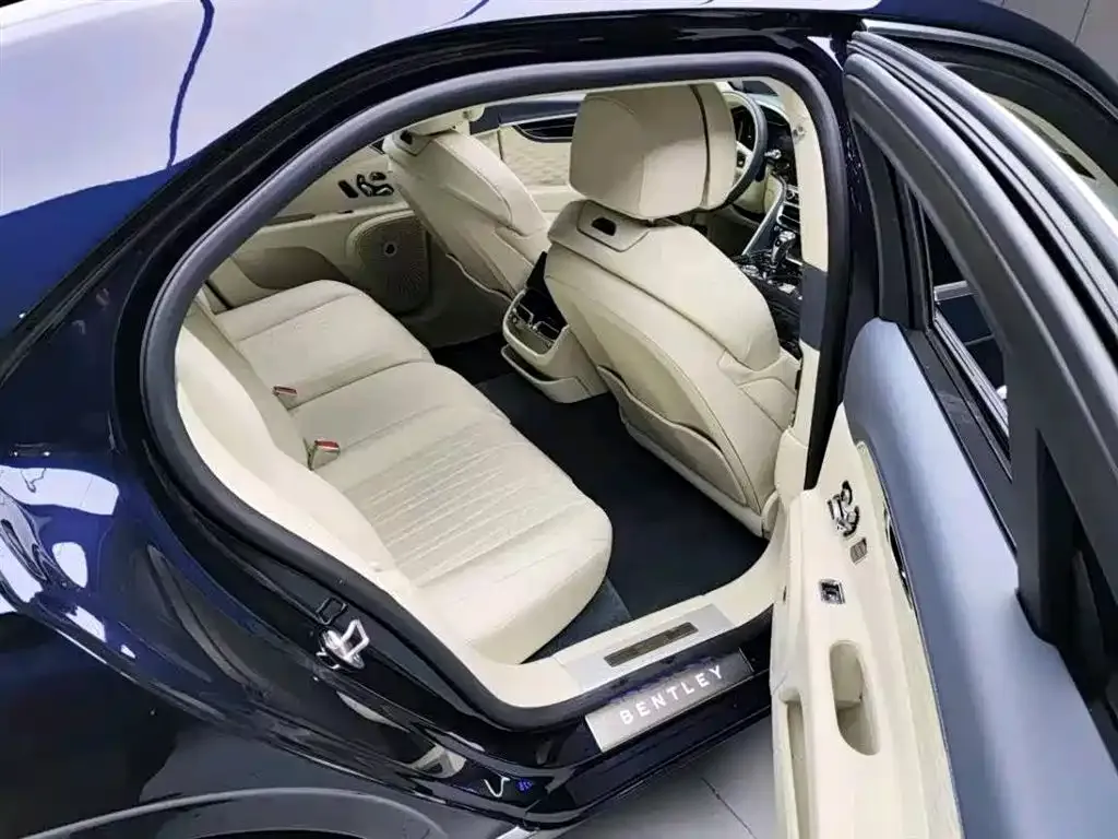 Bentley Flying Spur 2023 из CN, фото 5