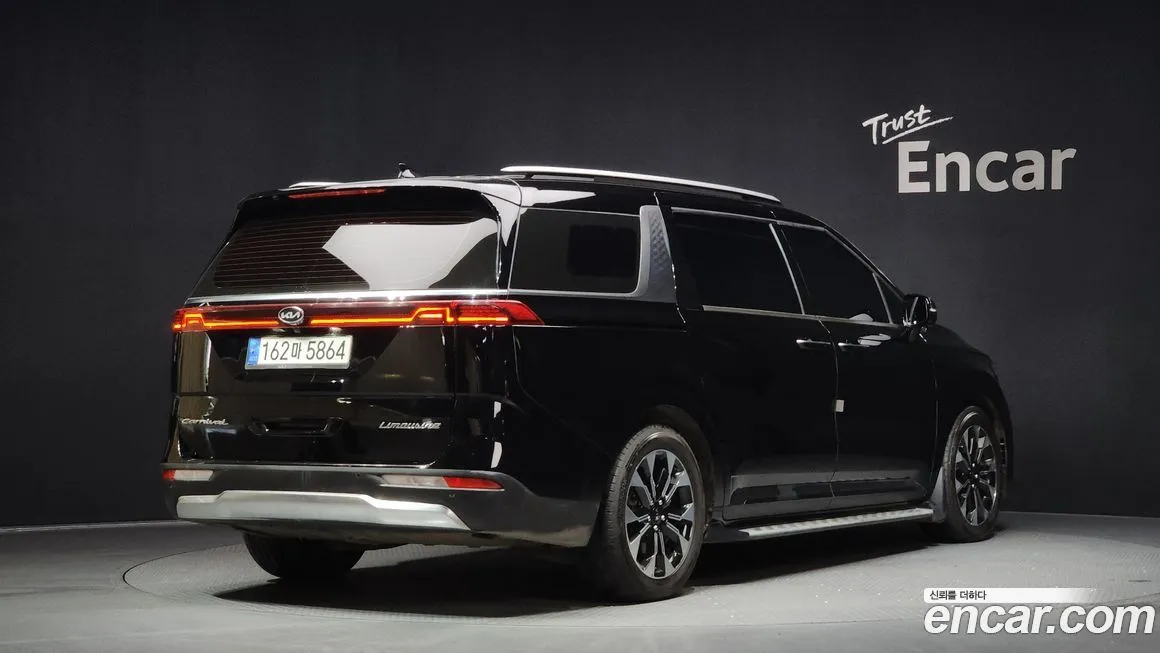 Kia Carnival — фото 10